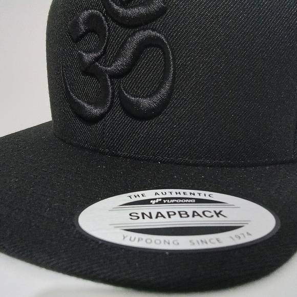Om Aum Ohm Yoga Namaste Symbol 3D Embroidered Snapback Hat Black On Black - Picture 2 of 7